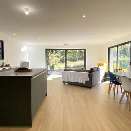 La Seveyrac, Moderne Casa de Férias *